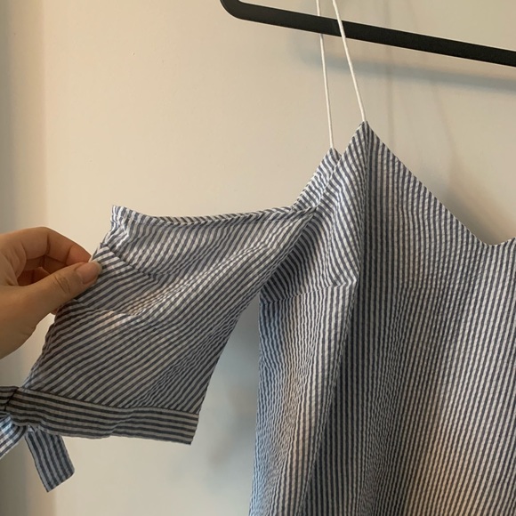 Urban Outfitters (by Kimchi Blue) Cold Shoulder Top with Tie Cuffs, Size Small - Picture 3 of 14